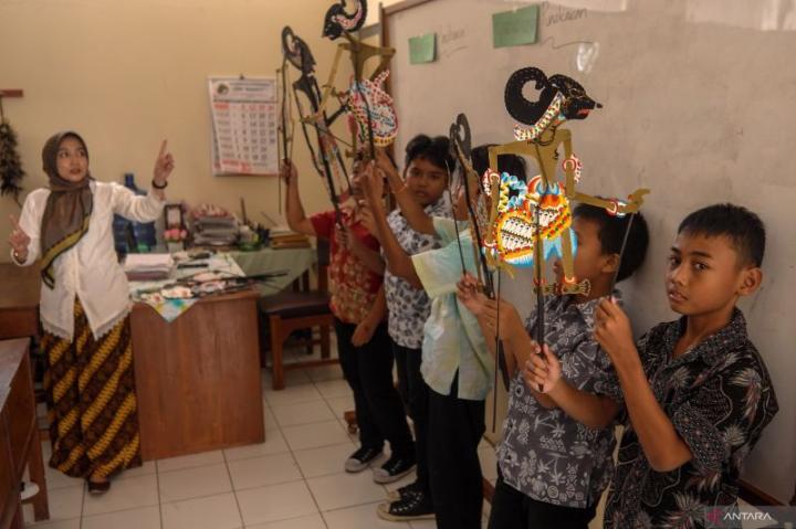 Rekontekstualisasi Hardiknas: Perempuan berdaya, bangsa membaca